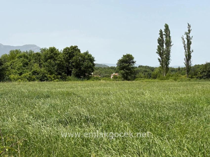 2100 M2 Großes Grundstück Zum Verkauf In Okçular Marmaris.