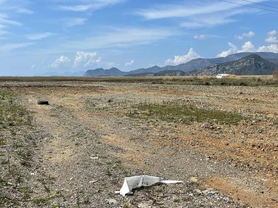 19.600 M² Großes Grundstück Zum Verkauf, Direkt An Der Straße Dalyan Iztuzu Beach Gelegen.