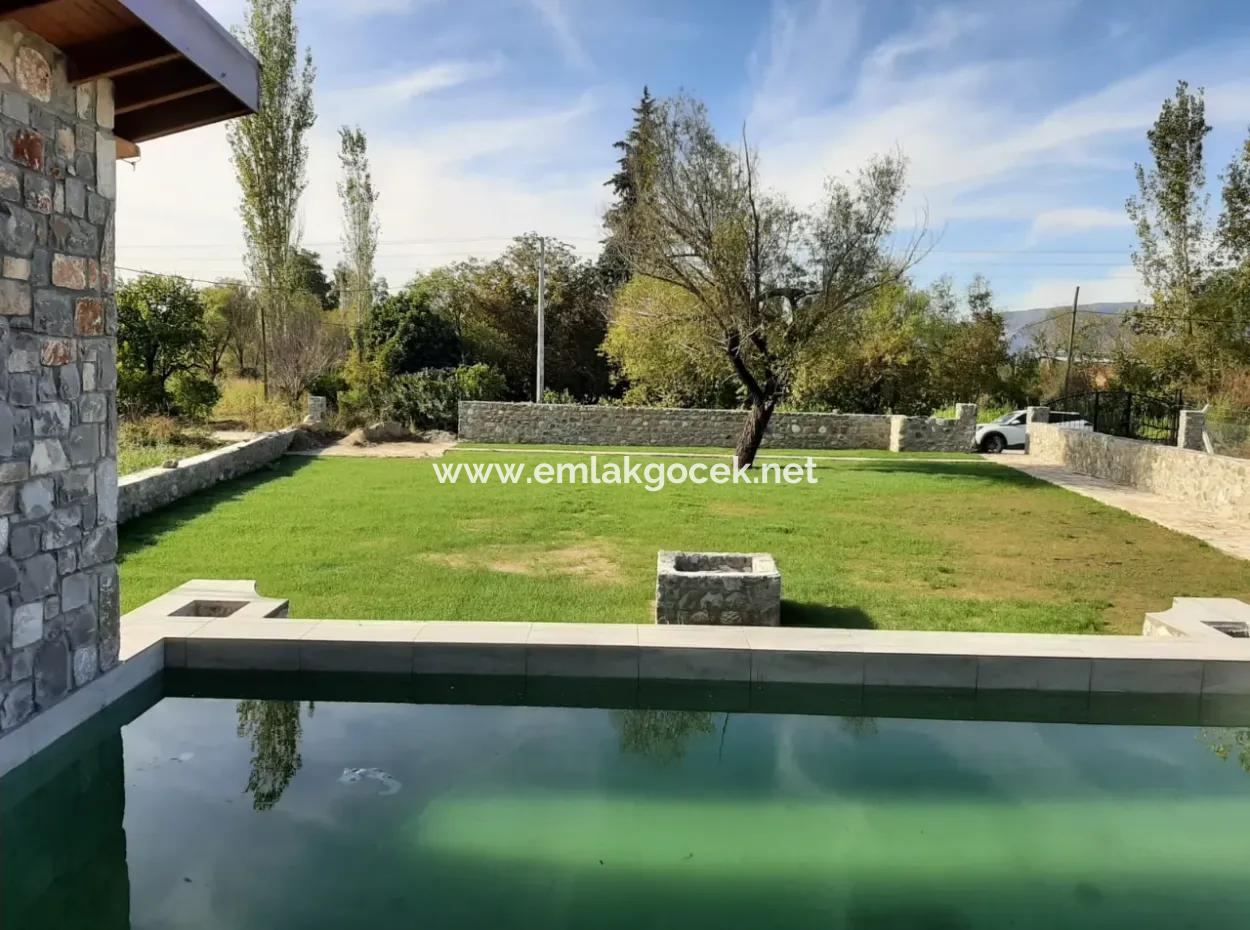 3 1 Steinhäuser Zum Verkauf In 930M2 Grundstück In Zeytinalan