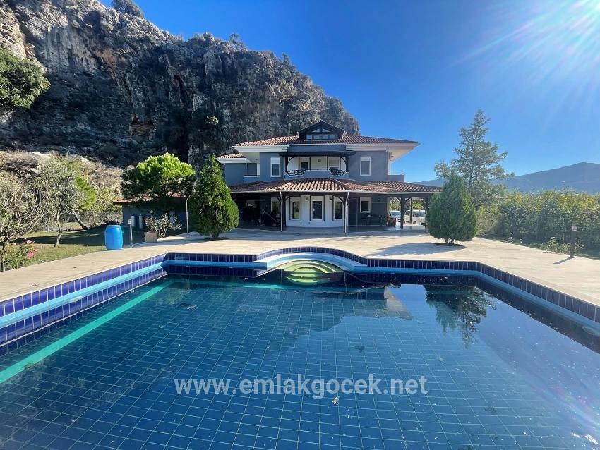 4+2 Villa For Sale On A 6000m2 Plot In Dalyan Gülpınar