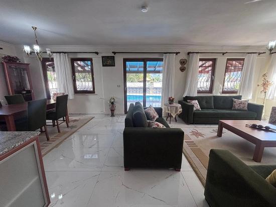 5+1 Villa For Sale On A 301m2 Plot In Dalyan