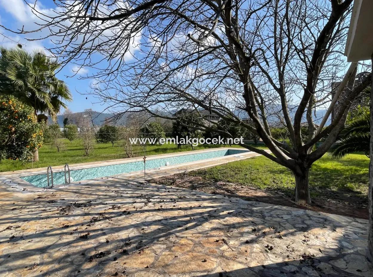 Single Storey House For Sale In A Plot Of 2882 M2 In Eskikoy