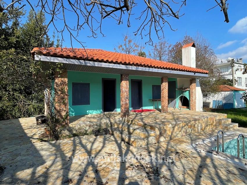Продается Отдельно Стоящий Одноэтажный Дом На Участке Площадью 2882 М2 В Городе Эскикёй.