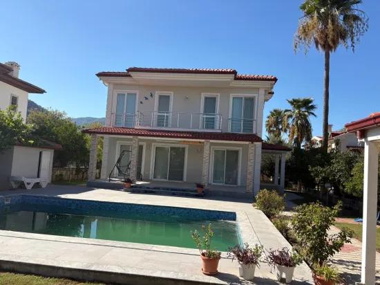 в Dalyan Gülpınar 520m2 участок внутри 4+1 на продажу вилла