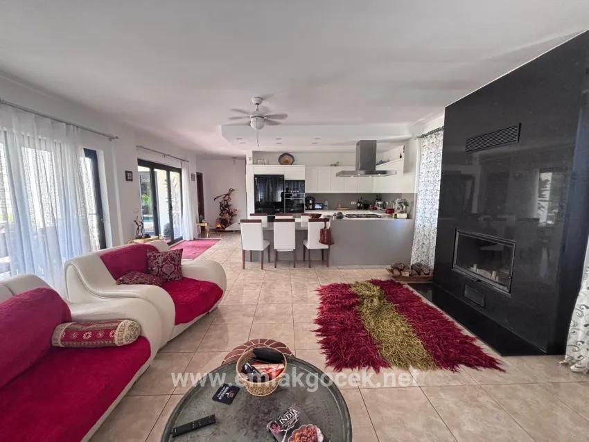 Dalyan Maraş'ta Köşebaşı 980m2 Arsa İçerisinde 5+1 Satılık Villa