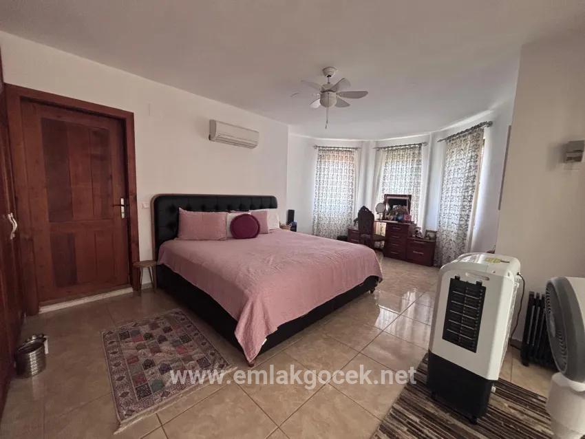 Dalyan Maraş'ta Köşebaşı 980m2 Arsa İçerisinde 5+1 Satılık Villa