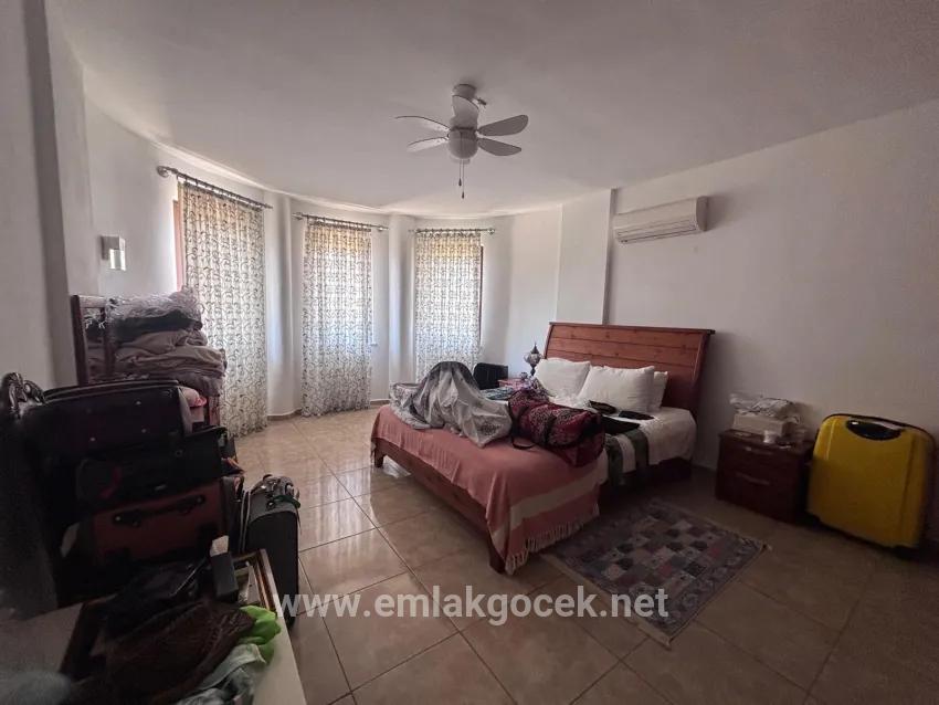 Dalyan Maraş'ta Köşebaşı 980m2 Arsa İçerisinde 5+1 Satılık Villa