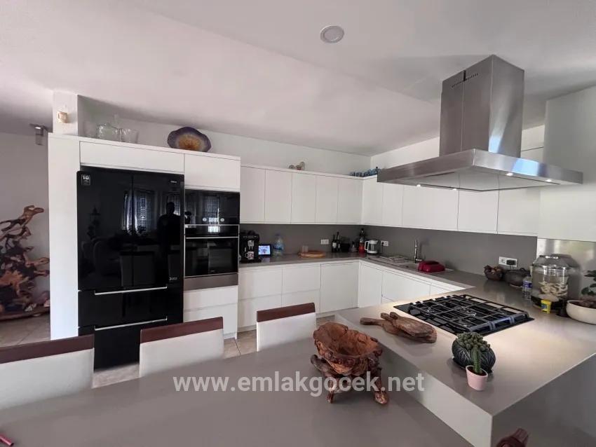 Dalyan Maraş'ta Köşebaşı 980m2 Arsa İçerisinde 5+1 Satılık Villa