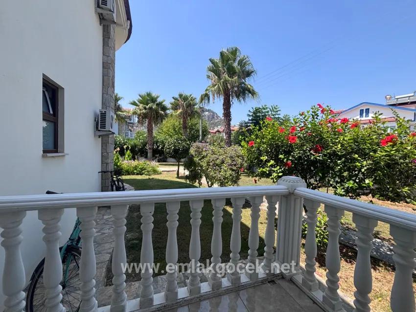 Dalyan Maraş'ta Köşebaşı 980m2 Arsa İçerisinde 5+1 Satılık Villa