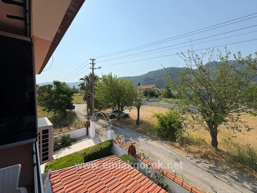 Okçular'da 514m2 Arsa İçerisinde 2 Katlı Satılık Ev