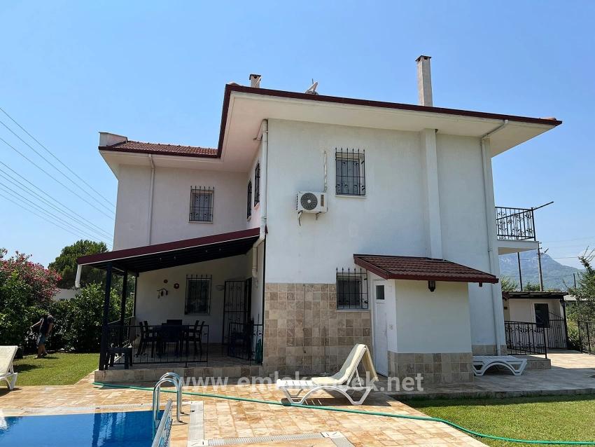 Dalyan'da Köşebaşı 600m2 Arsa İçerisinde 3+1 Satılık Villa