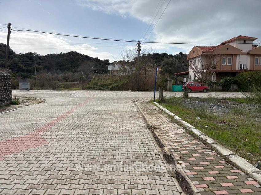 Dalyan Maraş'da Köşebaşı 892m2 Satılık Arsa