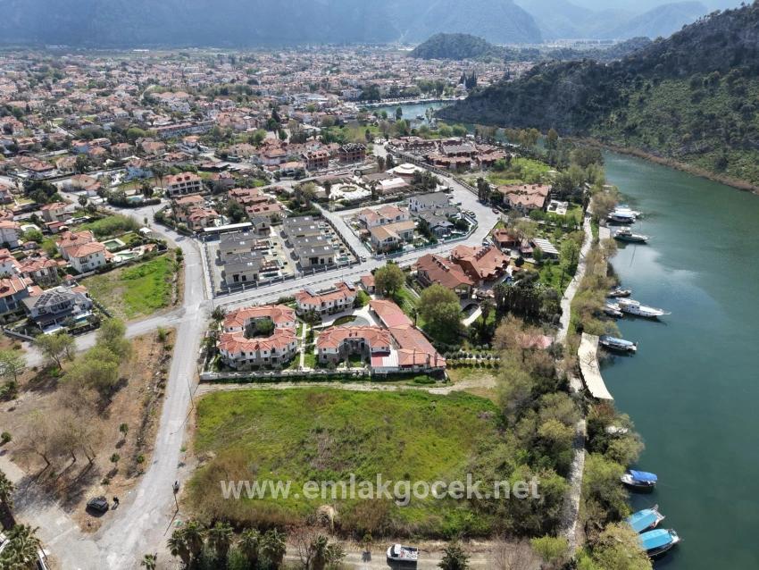 Dalyan Gülpınar'da Kanala Sıfır 2600m2 %20 Turizm İmarlı Satılık Arsa