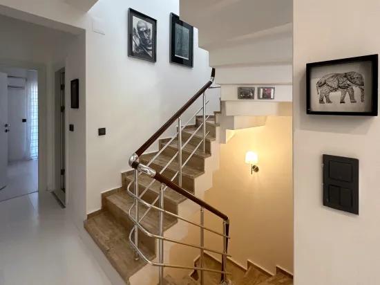 Dalyan'da Kanala Sıfır 4+1 Satılık Villa