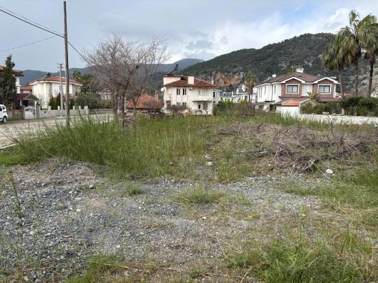 Dalyan Maraş'da Köşebaşı 892m2 Satılık Arsa
