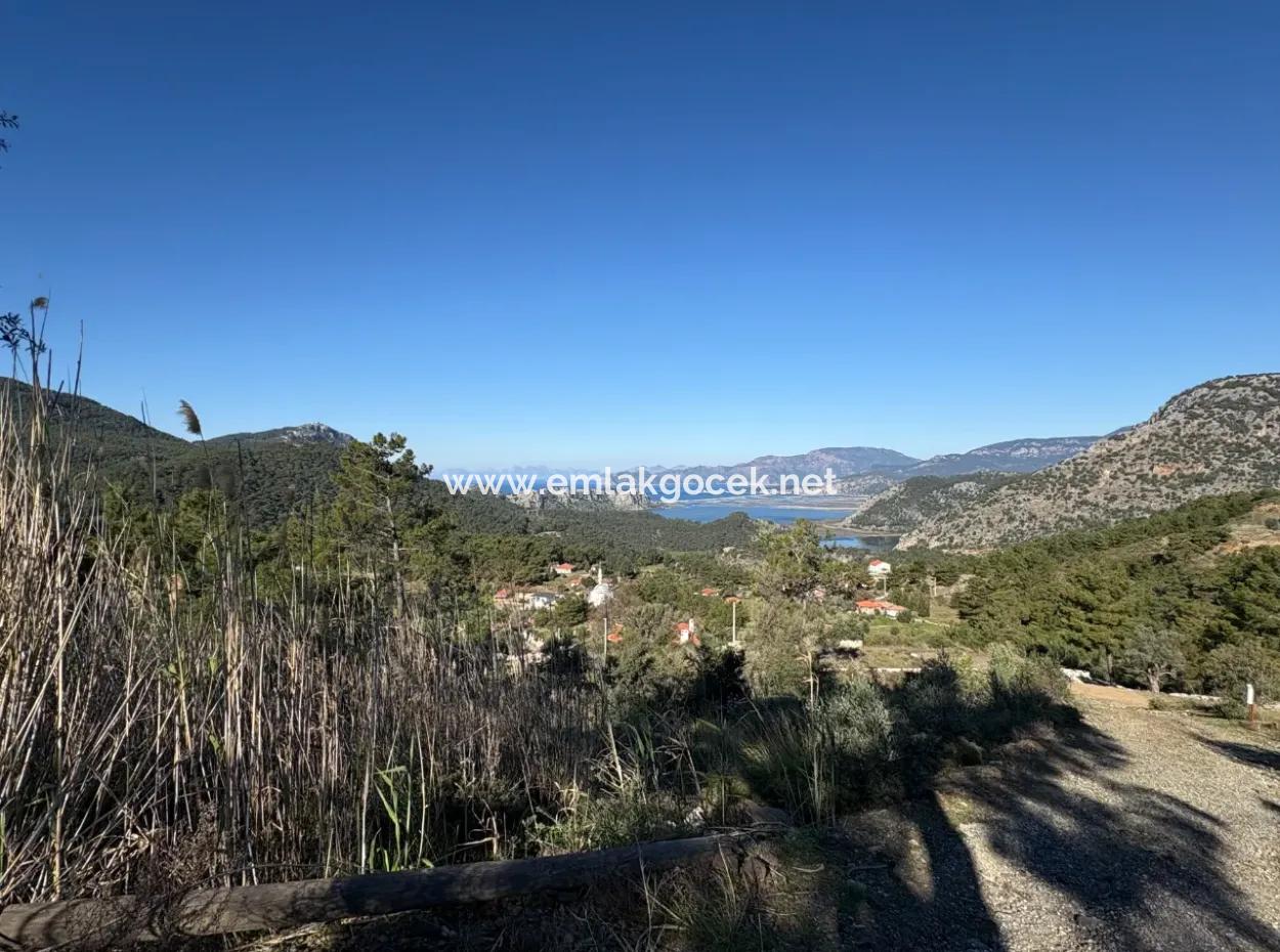 Gökbel'de Köy Yerleşik Alanı İçerisinde Deniz Manzaralı 1000M2 Satılık Arazi