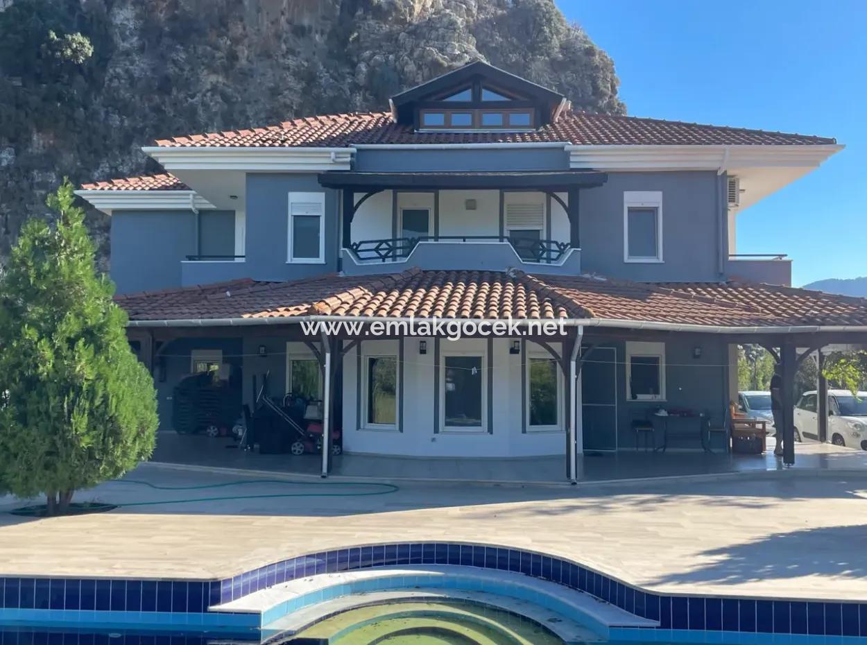 Dalyan Gülpınar'da 6000M2 Arsa İçerisinde 4+2 Satılık Villa