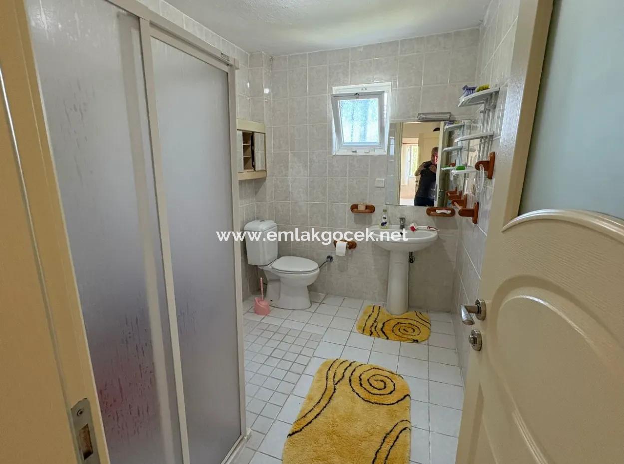 Okçular'da 514M2 Arsa İçerisinde 2 Katlı Satılık Ev