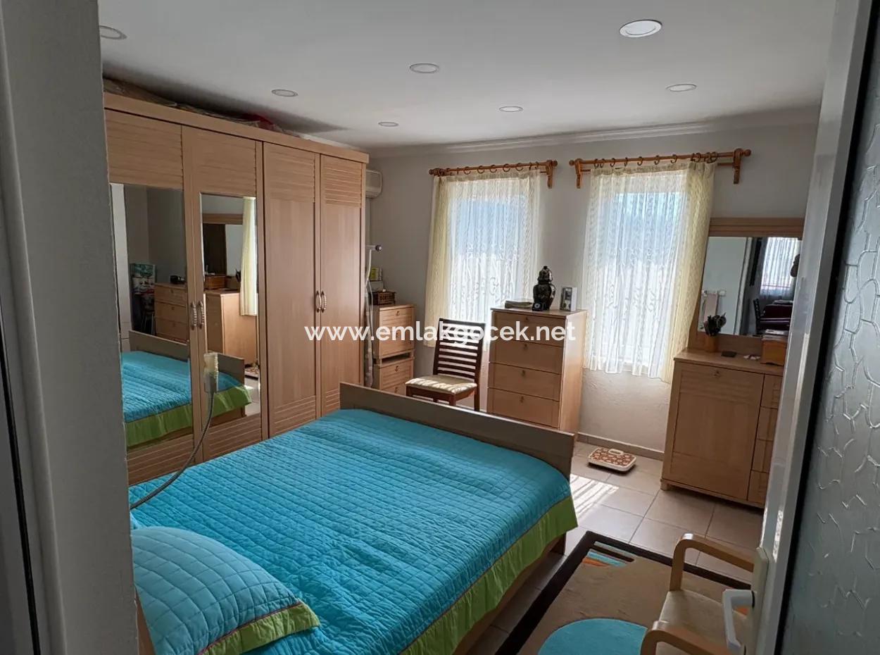 Okçular'da 514M2 Arsa İçerisinde 2 Katlı Satılık Ev