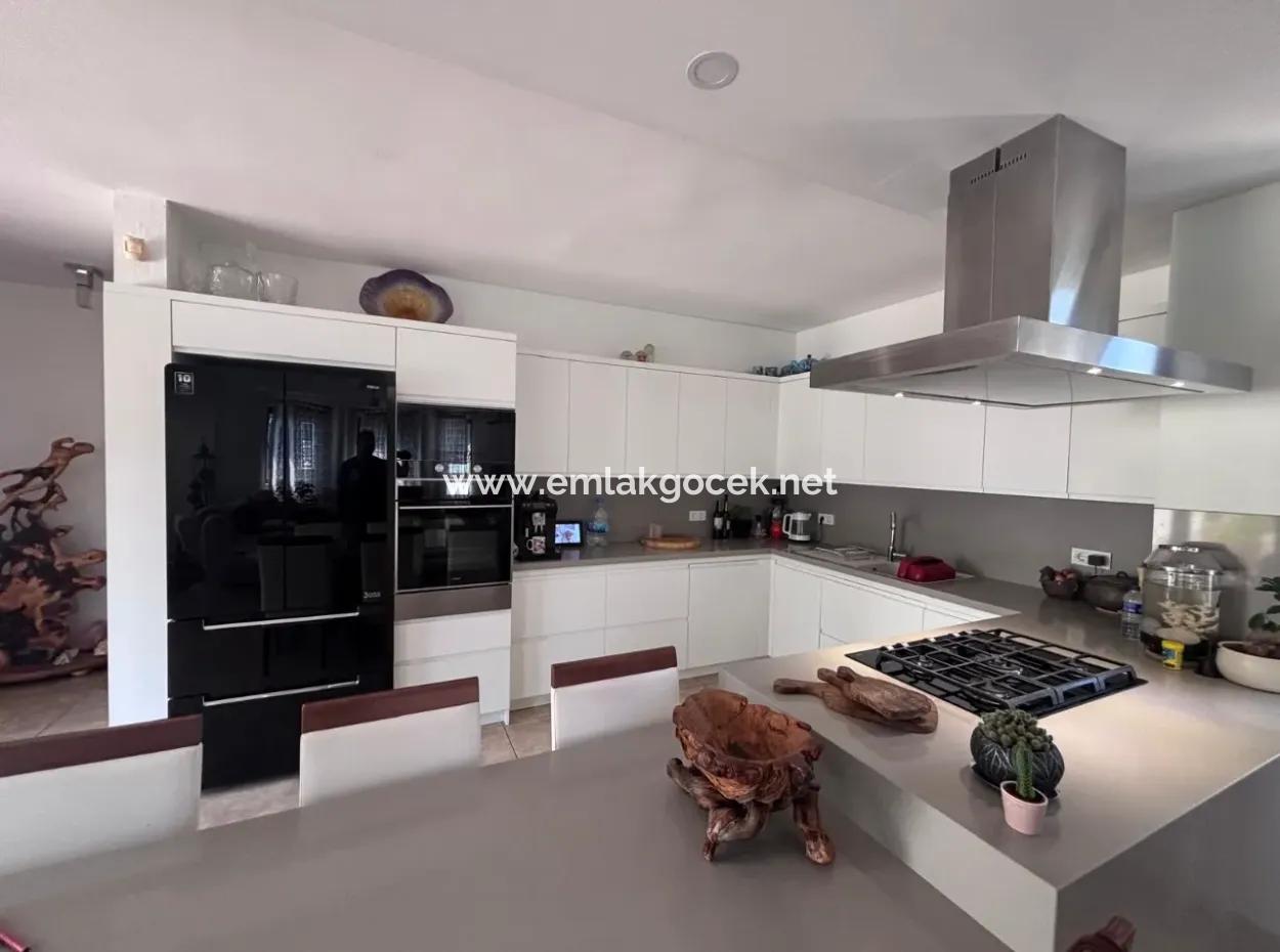 Dalyan Maraş'da Köşebaşında 980M2 Arsa İçin'de 5+1 Satılık Villa