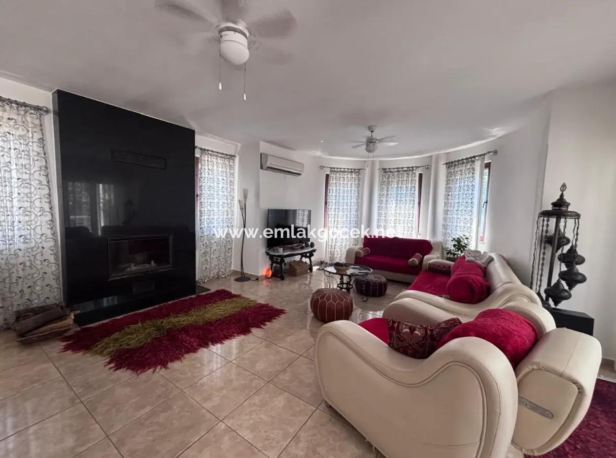 Dalyan Maraş'da Köşebaşında 980M2 Arsa İçin'de 5+1 Satılık Villa