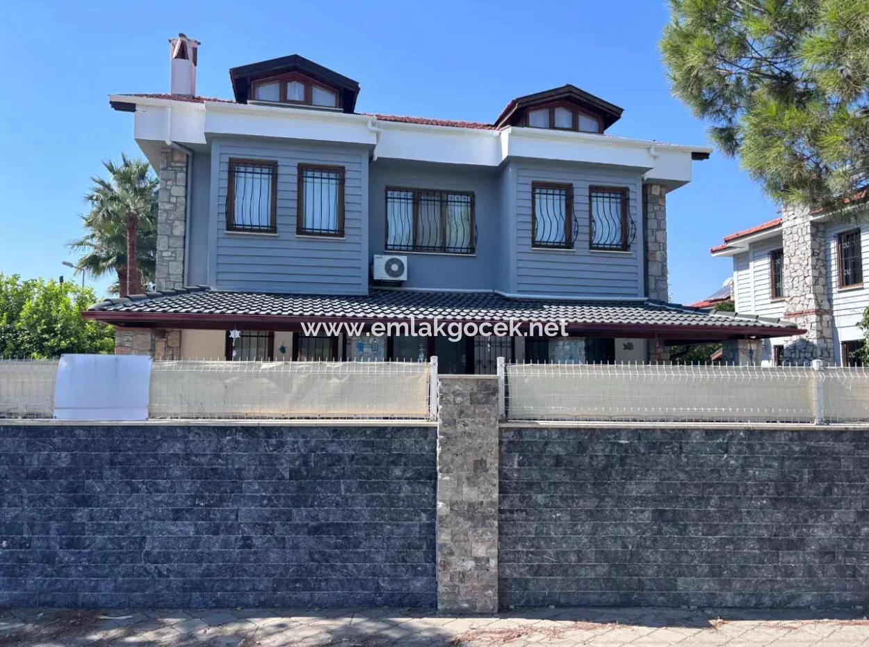 Dalyan Merkezde 301M2 Arsa İçerisinde 5+1 Satılık Villa