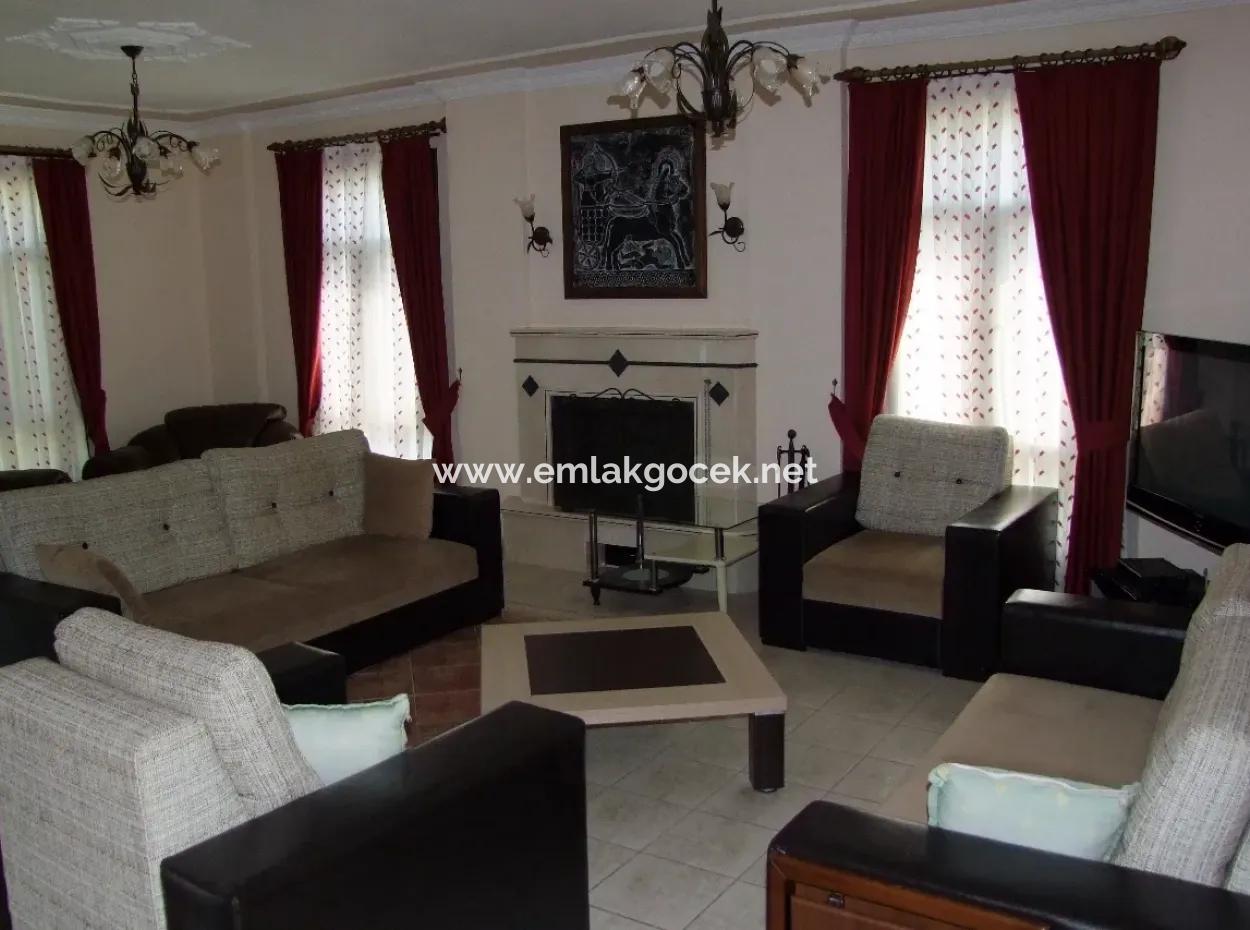 Dalyan'da Deniz Ve Kanal Göl Kral Mezarları Doğa Manzaralı Maraşda Satılık Lüks Villa