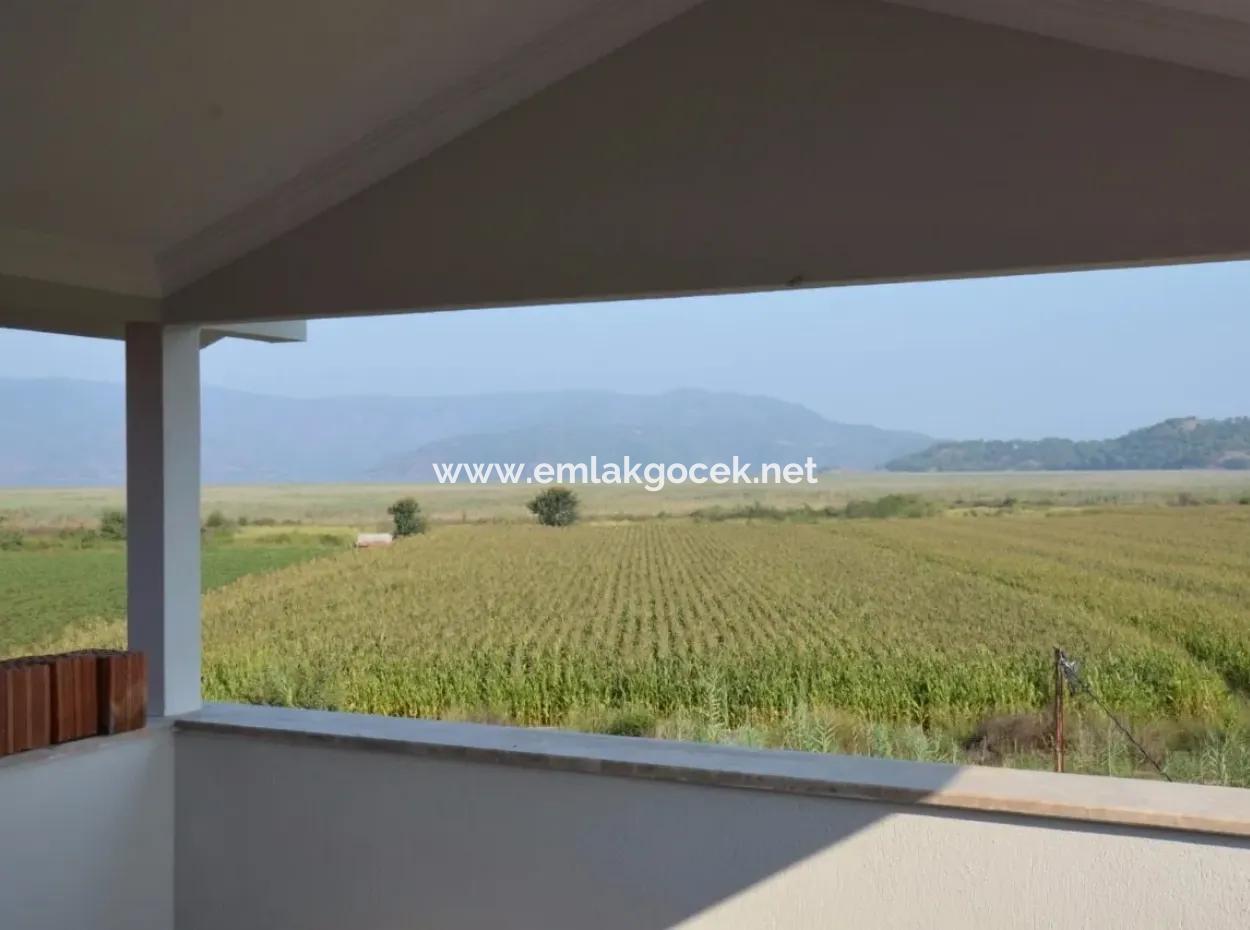 Dalyan Eskiköy'de Göl Manzaralı Satılık Villa