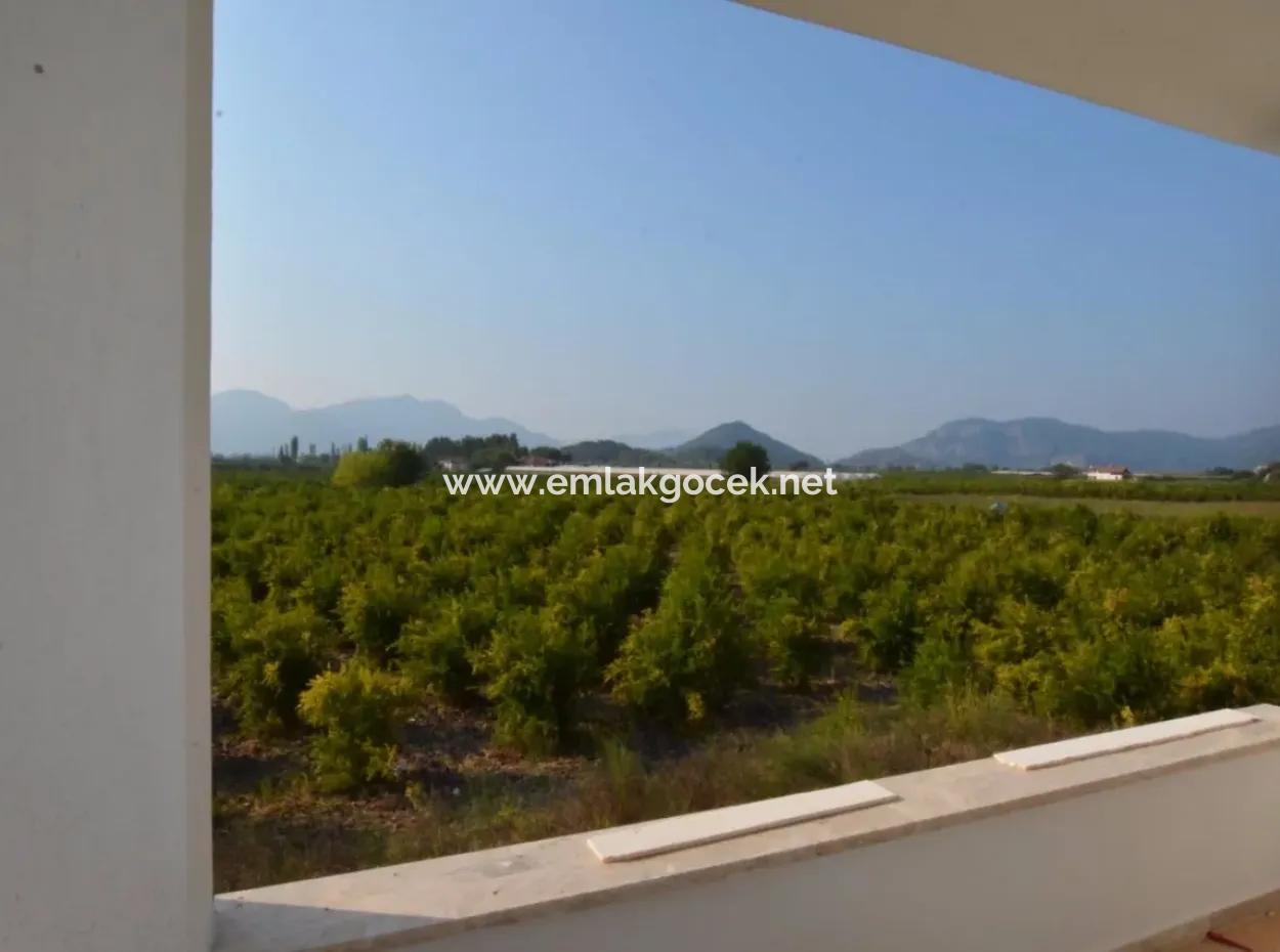 Dalyan Eskiköy'de Göl Manzaralı Satılık Villa