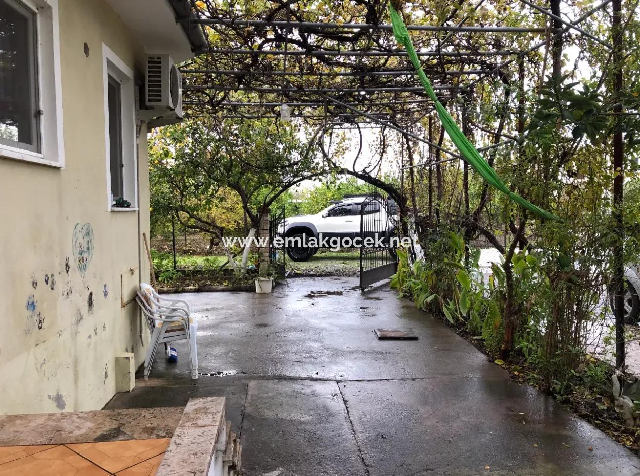 Okçular'da 1222M2 Arsa İçerisinde Satılık Tek Katlı Müstakil Ev