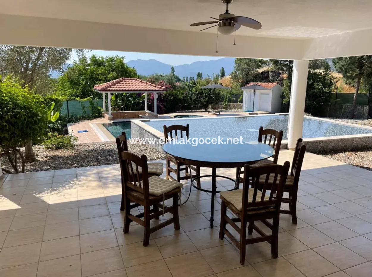 Çandır''da 5+2 Satılık Villa