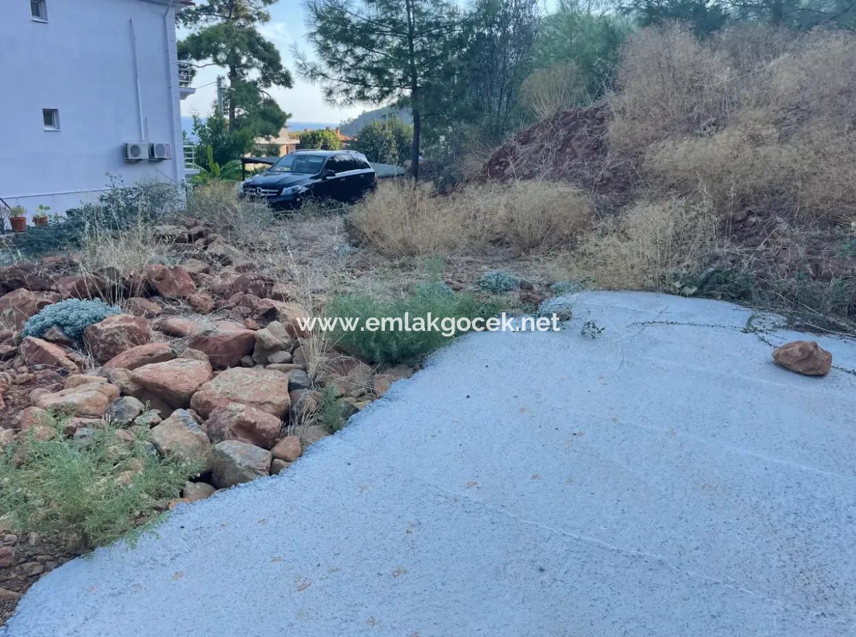 Ekincik'de Deniz Manzaralı 420M2 İmarlı Satılık Arsa