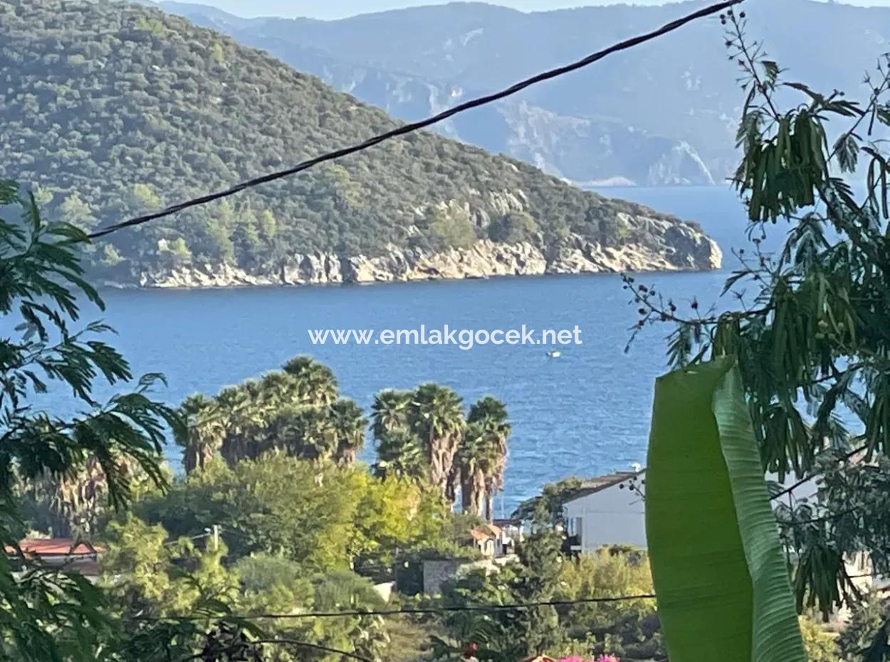 Ekincik'de Deniz Manzaralı 420M2 İmarlı Satılık Arsa