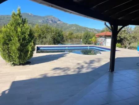 Dalyan Gülpınar'da 6000M2 Arsa İçerisinde 4+2 Satılık Villa
