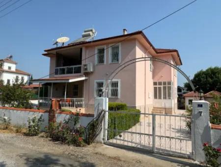 Okçular'da 514M2 Arsa İçerisinde 2 Katlı Satılık Ev