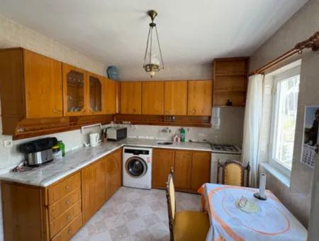 Okçular'da 514M2 Arsa İçerisinde 2 Katlı Satılık Ev