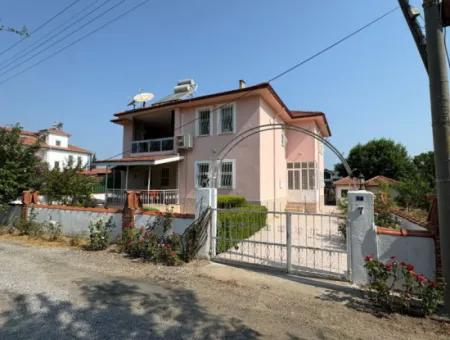 Okçular'da 514M2 Arsa İçerisinde 2 Katlı Satılık Ev
