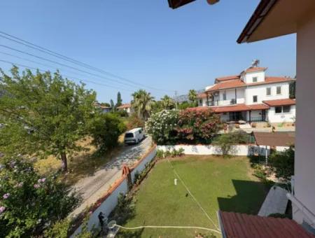 Okçular'da 514M2 Arsa İçerisinde 2 Katlı Satılık Ev