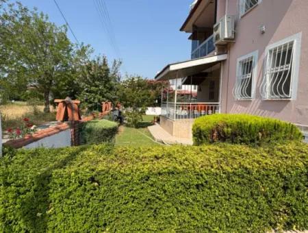 Okçular'da 514M2 Arsa İçerisinde 2 Katlı Satılık Ev