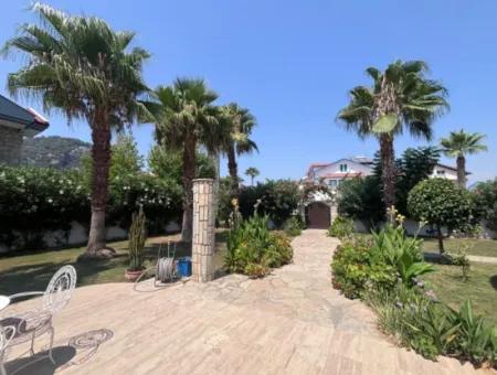 Dalyan Maraş'da Köşebaşında 980M2 Arsa İçin'de 5+1 Satılık Villa