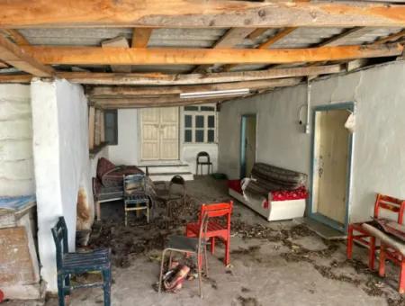 Ekşiliyurtda 1981M2 Arsa İçinde  Satılık Köyevi